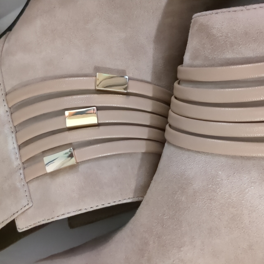 Bella~Vita Nerissa Short Ankle Booties - Picture 3 of 10